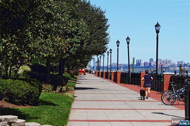 392 Kingston Court, West New York, NJ 07093