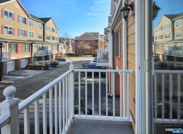 392 Kingston Court, West New York, NJ 07093