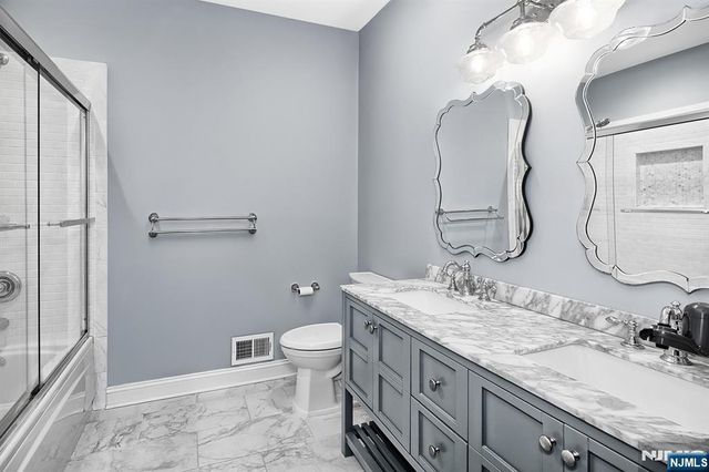 392 Kingston Court, West New York, NJ 07093