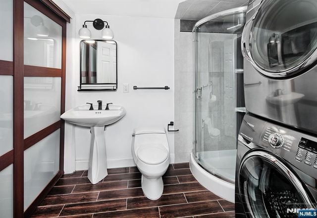 392 Kingston Court, West New York, NJ 07093