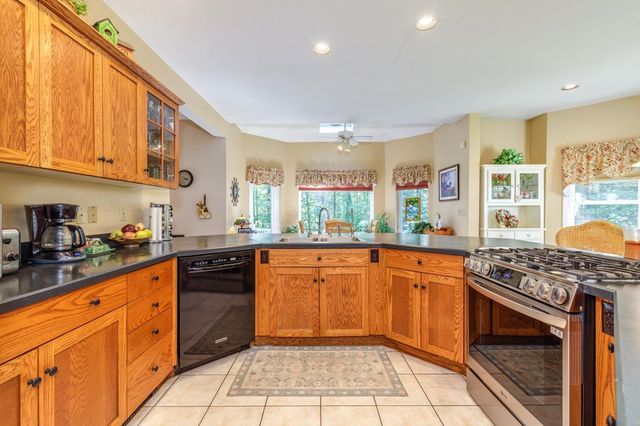 14 Fieldstone Drive, Hooksett, NH 03106