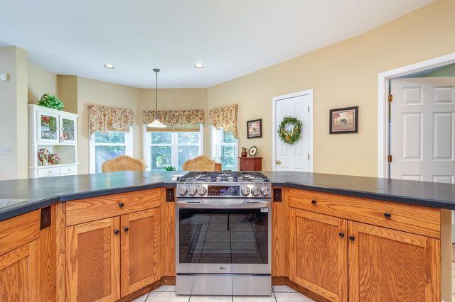 14 Fieldstone Drive, Hooksett, NH 03106
