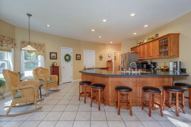 14 Fieldstone Drive, Hooksett, NH 03106