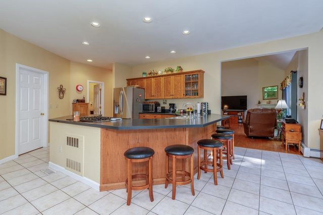 14 Fieldstone Drive, Hooksett, NH 03106