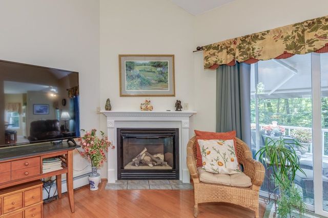 14 Fieldstone Drive, Hooksett, NH 03106