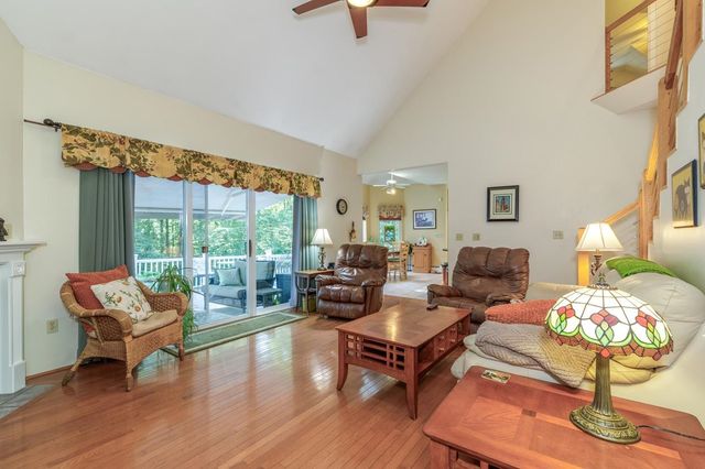 14 Fieldstone Drive, Hooksett, NH 03106
