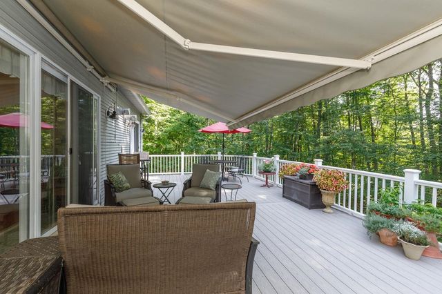 14 Fieldstone Drive, Hooksett, NH 03106