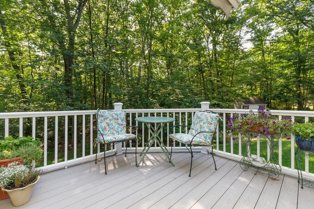 14 Fieldstone Drive, Hooksett, NH 03106