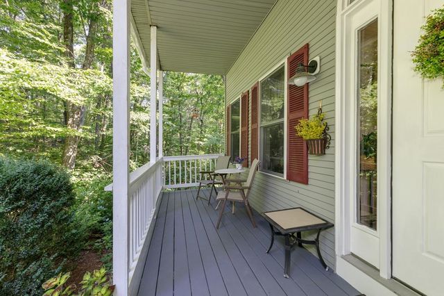 14 Fieldstone Drive, Hooksett, NH 03106