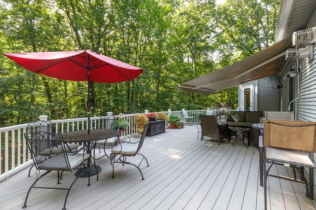 14 Fieldstone Drive, Hooksett, NH 03106