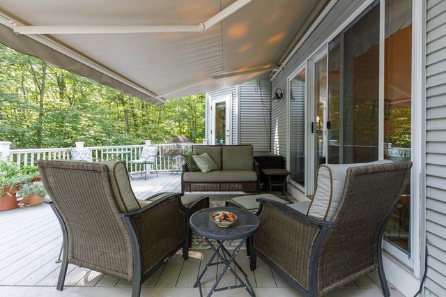 14 Fieldstone Drive, Hooksett, NH 03106