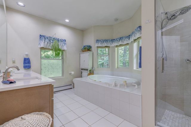 14 Fieldstone Drive, Hooksett, NH 03106