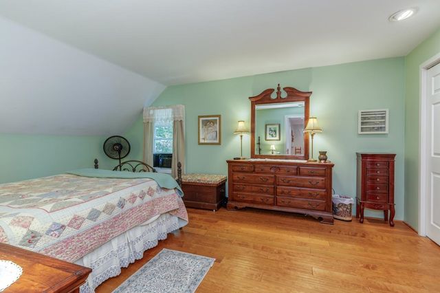 14 Fieldstone Drive, Hooksett, NH 03106