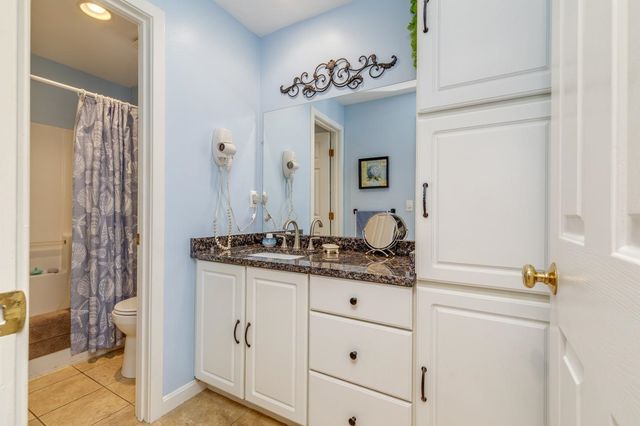 14 Fieldstone Drive, Hooksett, NH 03106