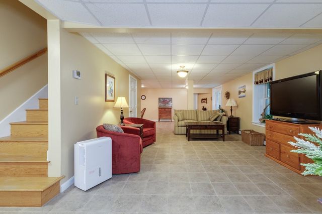 14 Fieldstone Drive, Hooksett, NH 03106