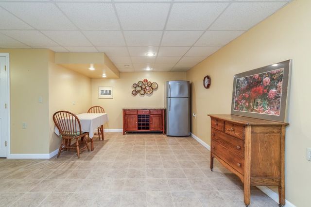 14 Fieldstone Drive, Hooksett, NH 03106