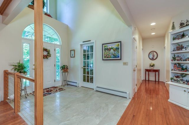 14 Fieldstone Drive, Hooksett, NH 03106