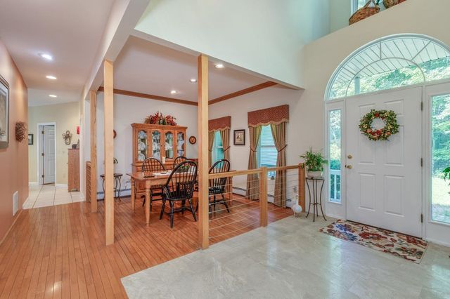14 Fieldstone Drive, Hooksett, NH 03106