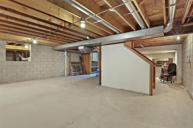 27021 S Elm LANE, Wind Lake, WI 53185