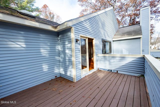 208 Yorktown Drive, Halfmoon, NY 12065