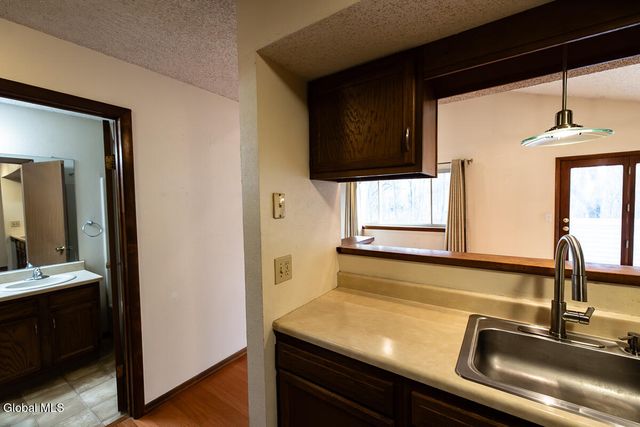 208 Yorktown Drive, Halfmoon, NY 12065