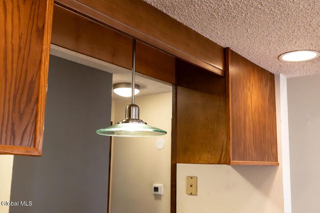 208 Yorktown Drive, Halfmoon, NY 12065