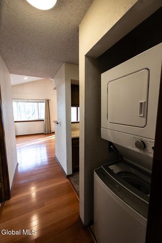 208 Yorktown Drive, Halfmoon, NY 12065