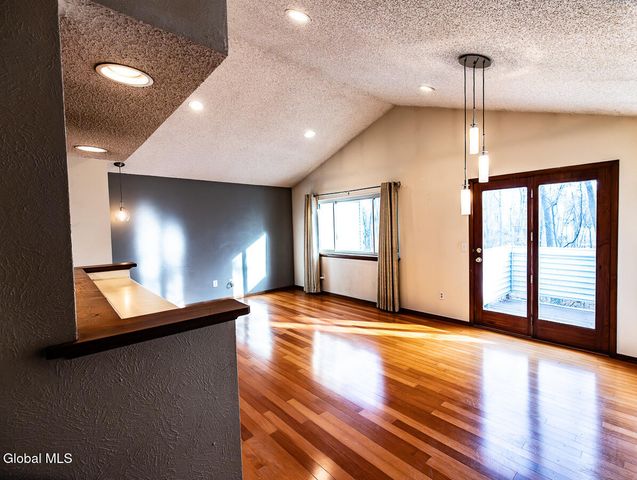 208 Yorktown Drive, Halfmoon, NY 12065