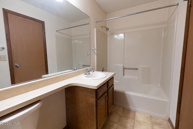 208 Yorktown Drive, Halfmoon, NY 12065