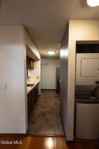 208 Yorktown Drive, Halfmoon, NY 12065