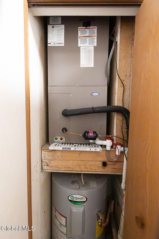 208 Yorktown Drive, Halfmoon, NY 12065