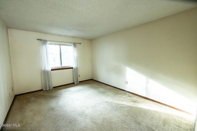 208 Yorktown Drive, Halfmoon, NY 12065