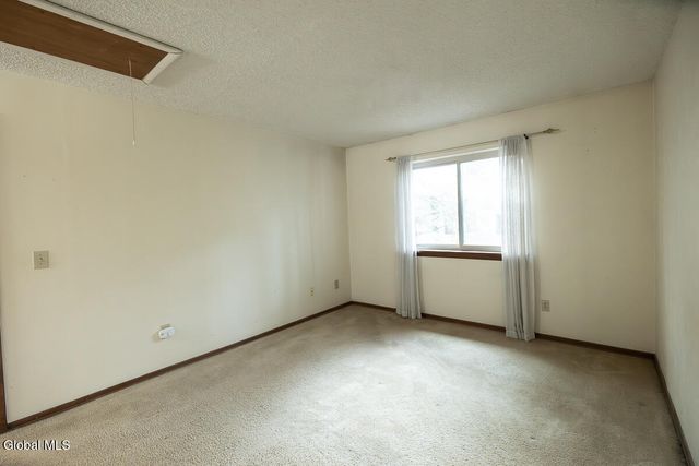 208 Yorktown Drive, Halfmoon, NY 12065