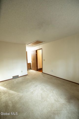 208 Yorktown Drive, Halfmoon, NY 12065