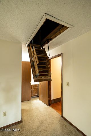 208 Yorktown Drive, Halfmoon, NY 12065