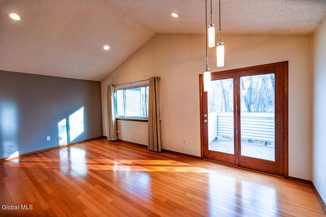 208 Yorktown Drive, Halfmoon, NY 12065