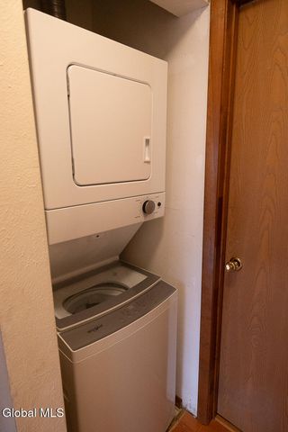 208 Yorktown Drive, Halfmoon, NY 12065