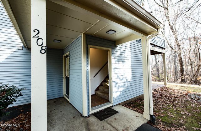 208 Yorktown Drive, Halfmoon, NY 12065