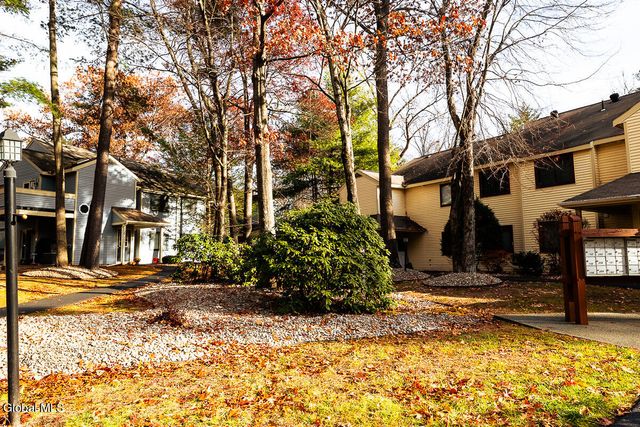 208 Yorktown Drive, Halfmoon, NY 12065