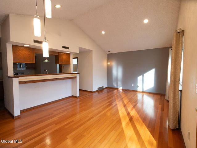 208 Yorktown Drive, Halfmoon, NY 12065