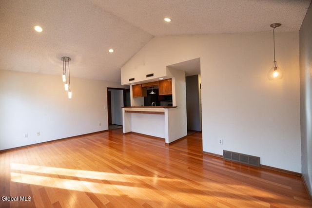 208 Yorktown Drive, Halfmoon, NY 12065