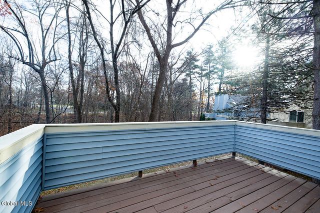 208 Yorktown Drive, Halfmoon, NY 12065