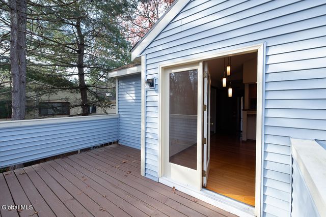 208 Yorktown Drive, Halfmoon, NY 12065