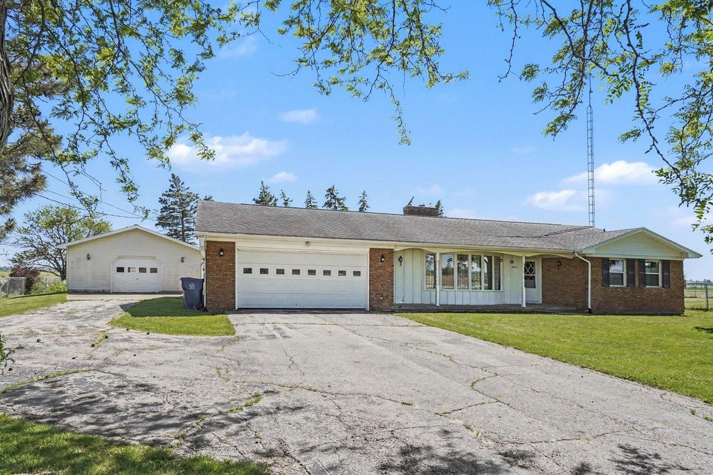 4925 W Freeland Rd Road, Saginaw, MI 48604