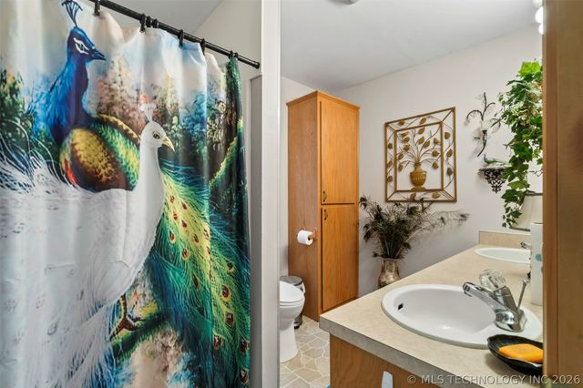 1117 Fox Point Road, Kansas, OK 74347