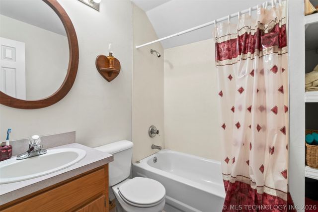 1117 Fox Point Road, Kansas, OK 74347