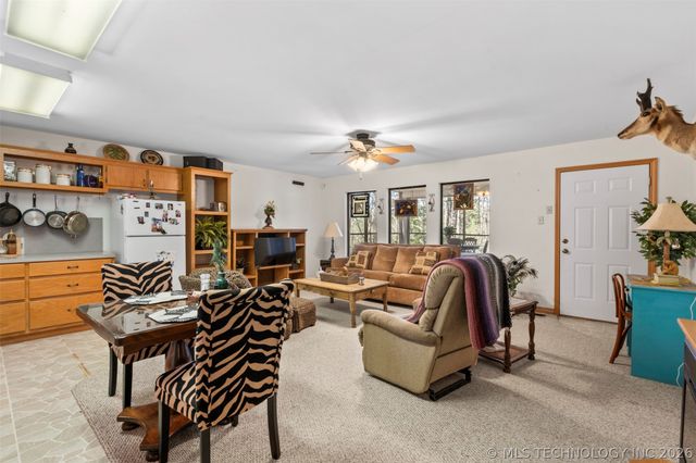 1117 Fox Point Road, Kansas, OK 74347