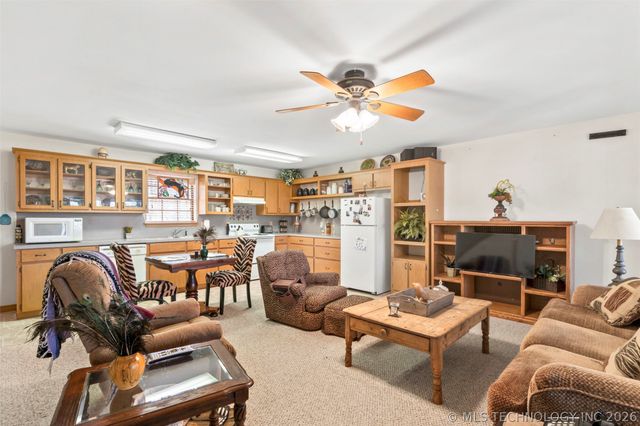 1117 Fox Point Road, Kansas, OK 74347