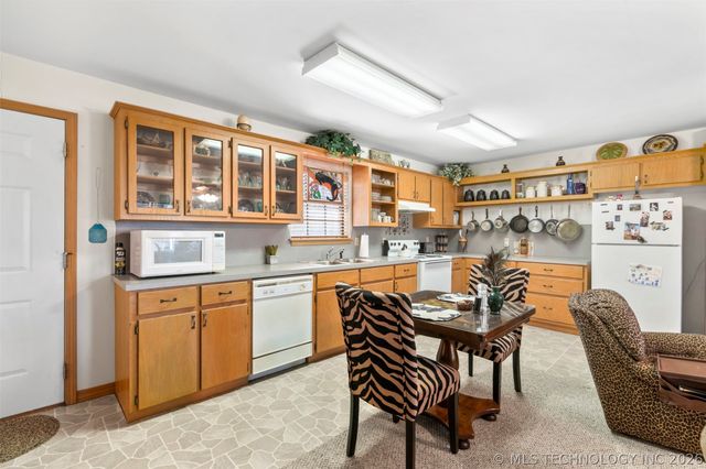 1117 Fox Point Road, Kansas, OK 74347