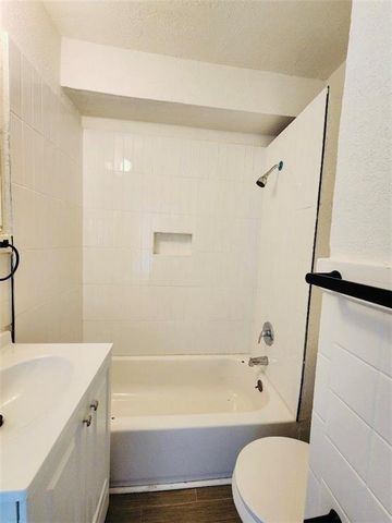 4403 WABASH Avenue, Kansas City, MO 64130